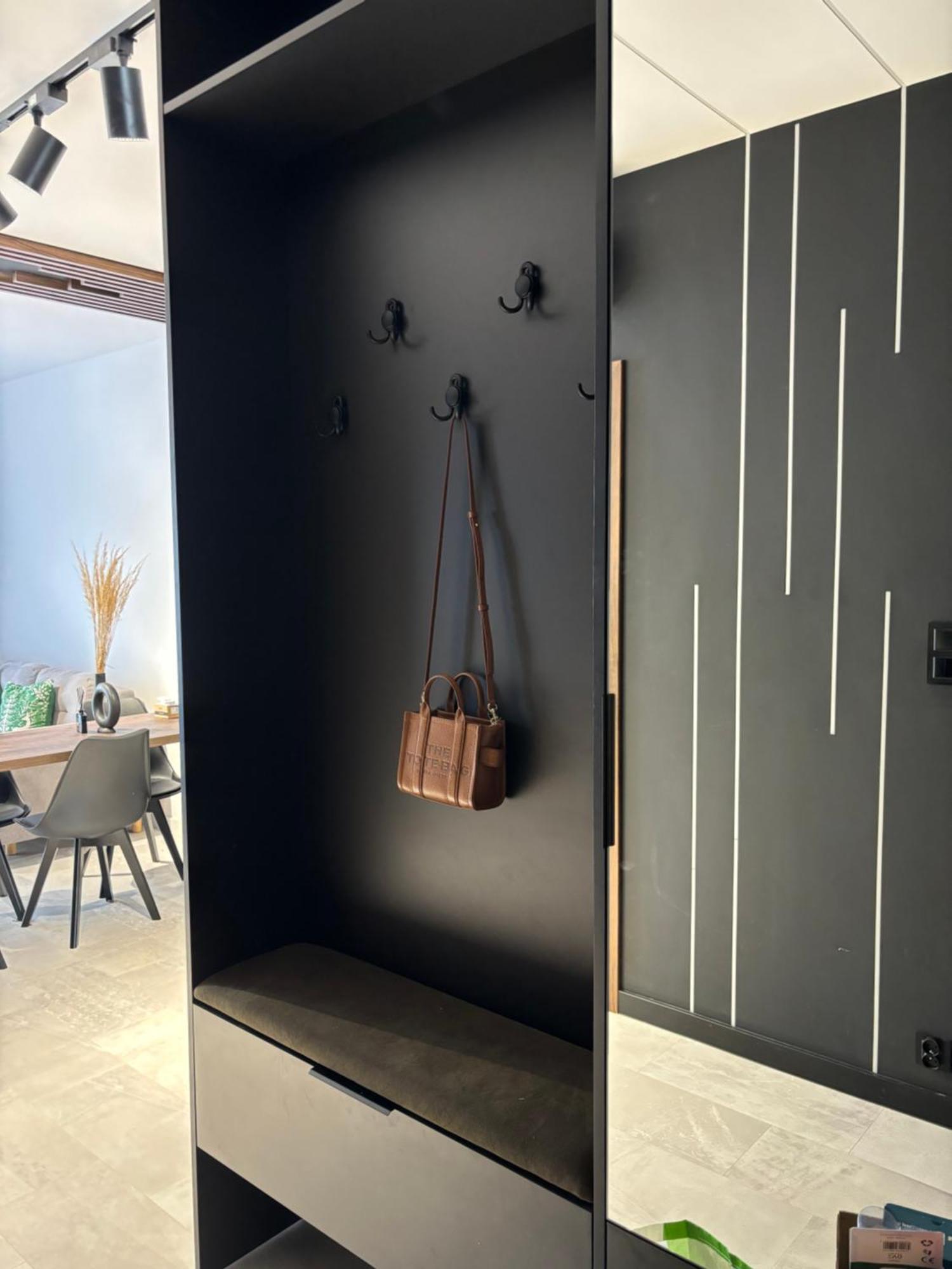 Business And Friendly Self Check-in Apartment